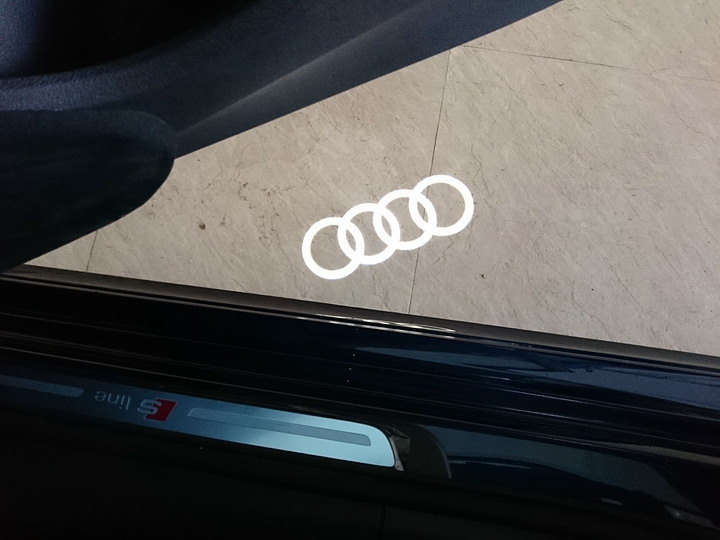 Audi純正(アウディ) ドアエントリーライト のパーツレビュー | A3