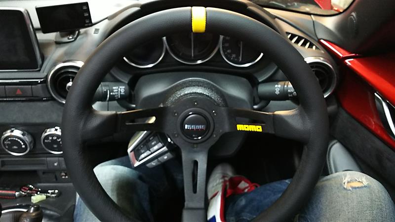 momo MOD.08 レザー/ブラックスポーク のパーツレビュー