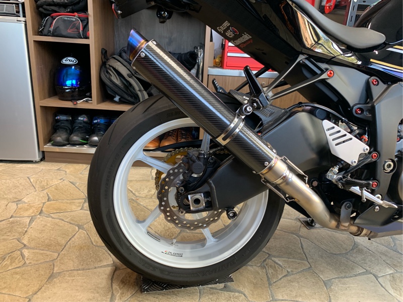 MAVERICK 汎用サイレンサーMv83モデルtypeカーボンヒート のパーツ