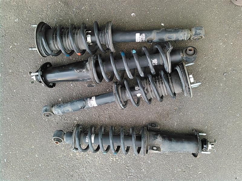 トヨタ(純正) 純正サスペンション 可変ダンパーAVS のパーツレビュー