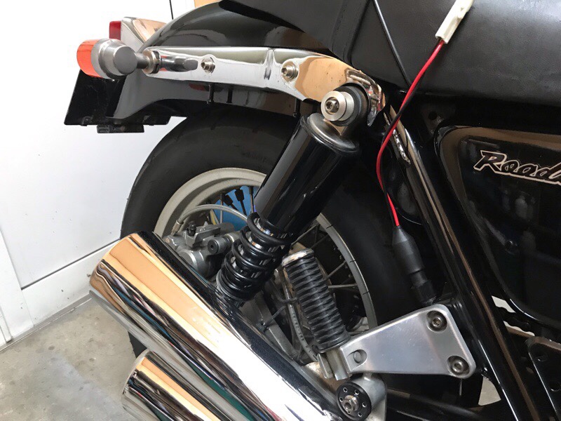 カワサキ純正 W650純正リアショック のパーツレビュー | VRX(あし～も