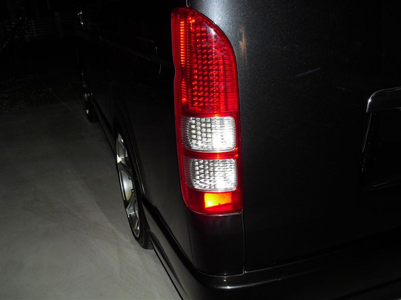 福之助 トヨタ ハイエース 純正テールライト ブラック塗装 比較的綺麗