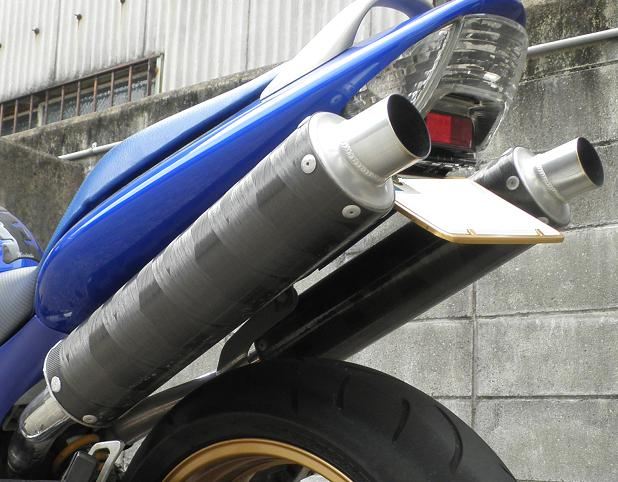 スーパーコンバット フルエキ カーボンツインテール のパーツレビュー