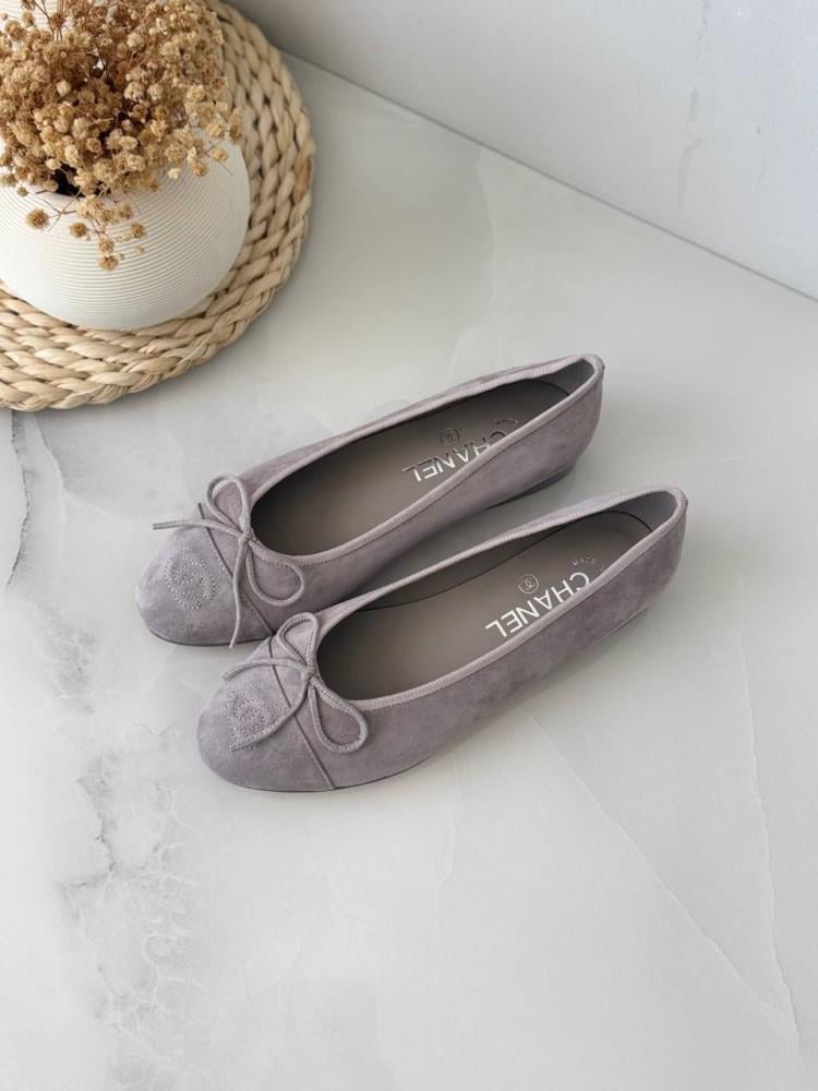 Chanel Women's Easy Wear Flat Shoes in Grey Suede - E-SEVEN STORE