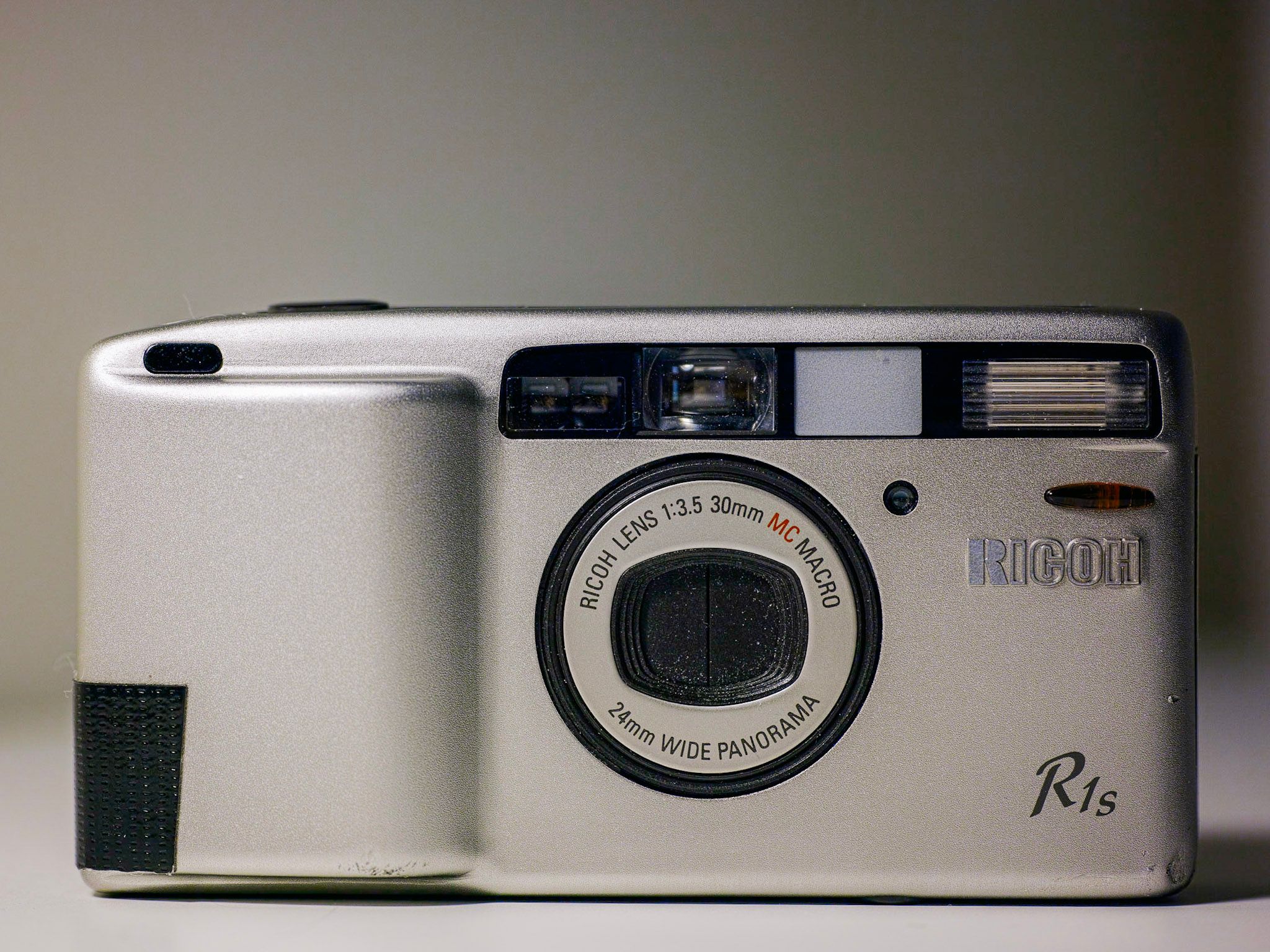 Ricoh R1 / R1S / Rollei Prego Micron Compact Film Camera Review