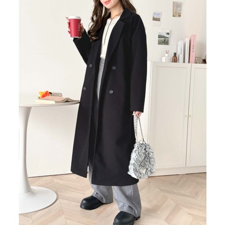 洗練された秋冬スタイルを彩る。フェイクウールベルト付きダブル