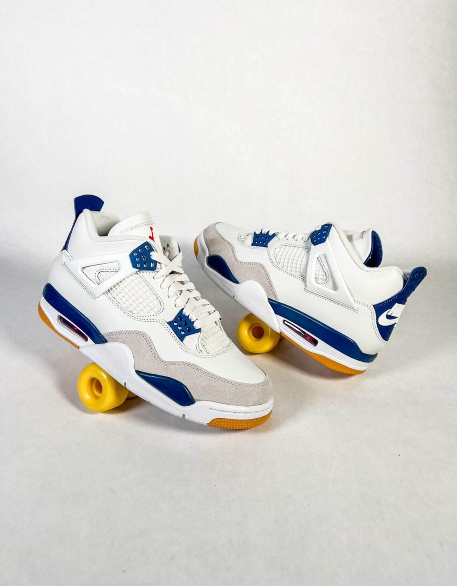 NIKE SB X AIR JORDAN 4 - SUMMIT WHITE/WHITE-NAVY - KINGSWELL - Los