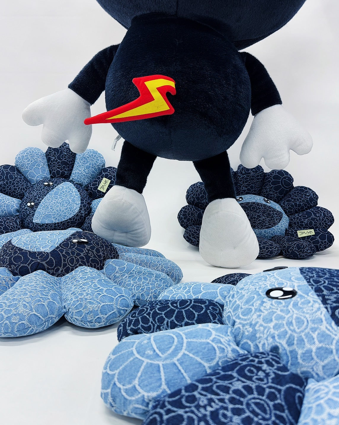 Takashi Murakami / kaikai kiki】ジャガード生地のフラワークッション