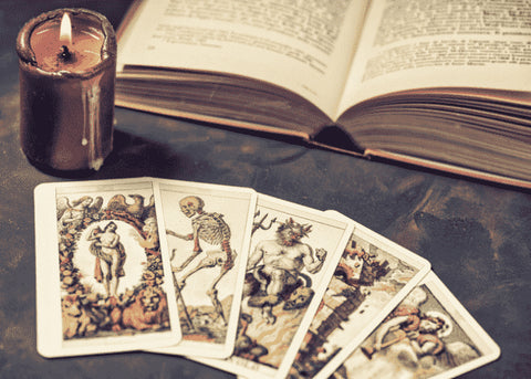 タロットカード】さまざまな美しいデザインのカードをご紹介します