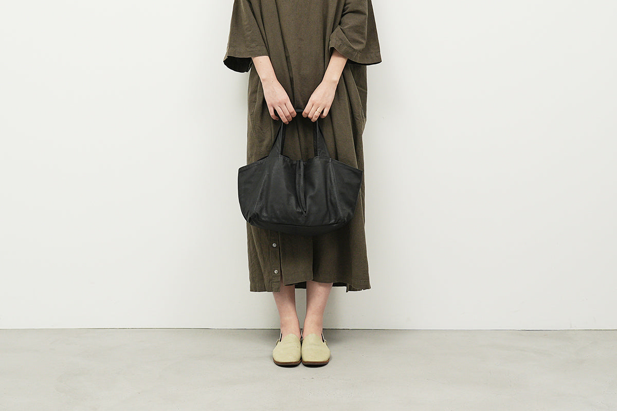REN】《トートバッグ》軽くて柔らか、収納ポケットが豊富なやぎ革の