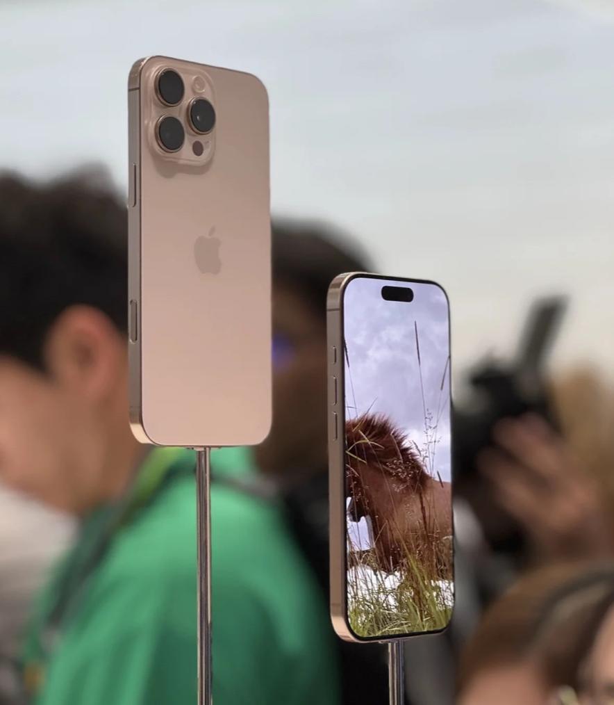 iPhone 16 Pro Maxの贅沢なデザートチタニウムを実際に使ってみた