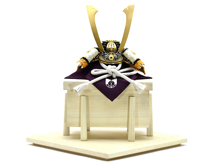 五月人形 兜 / 多ヶ谷一光 / NEO STANDARD（WHITE） – 人形の鯉徳