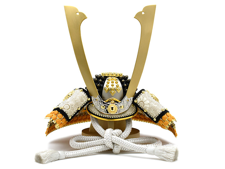 五月人形 兜 / 多ヶ谷一光 / NEO STANDARD（WHITE） – 人形の鯉徳