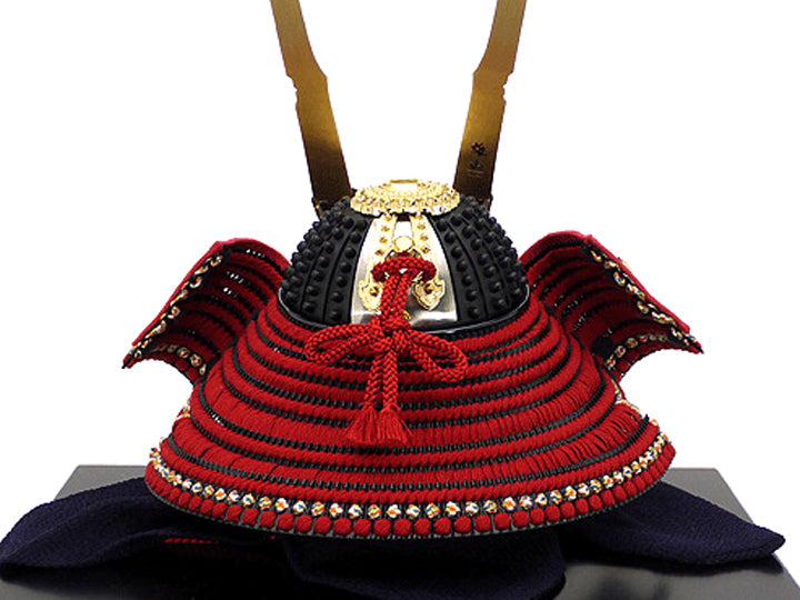 五月人形 兜 / 鈴甲子雄山 / 源頼朝 獅噛前立赤糸威 – 人形の鯉徳