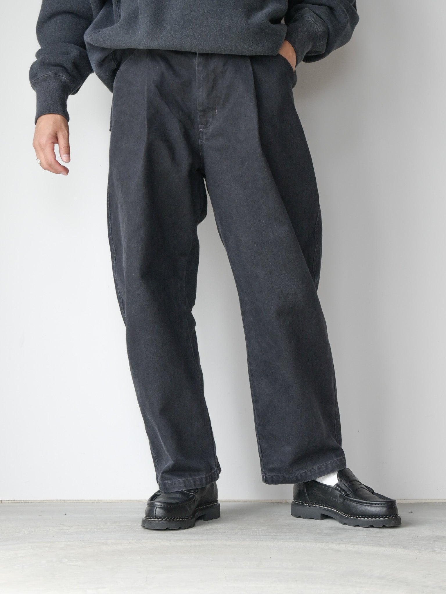 STILL BY HNAD PT03254 – Chum!