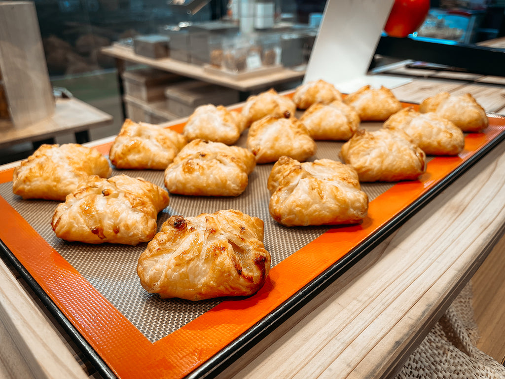 432factory〉のサクふわぁアップルパイで、“ちょっとした非日常”を