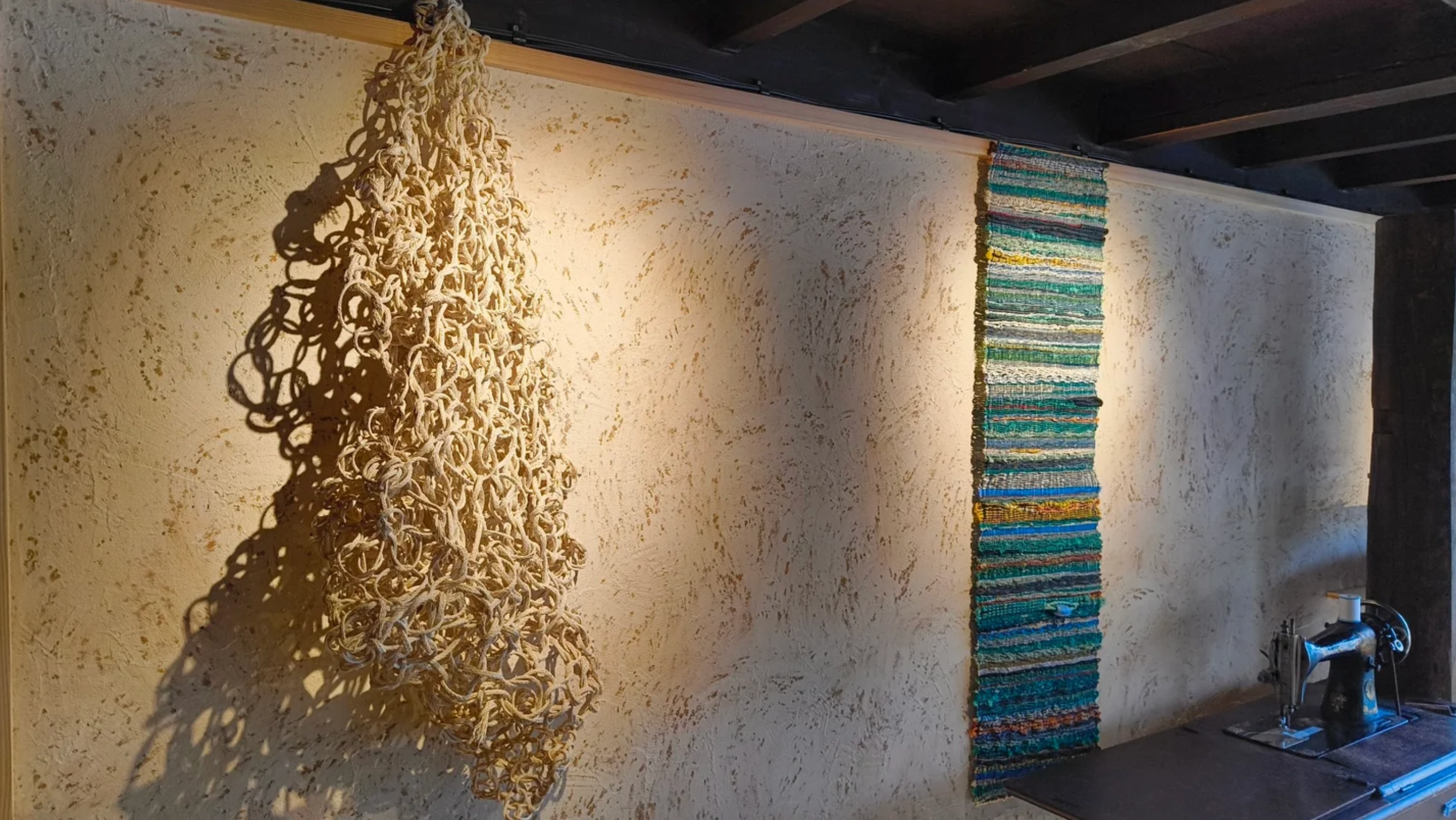 東京水引の代表アーティスト中村江美によるアートワーク「URO」が