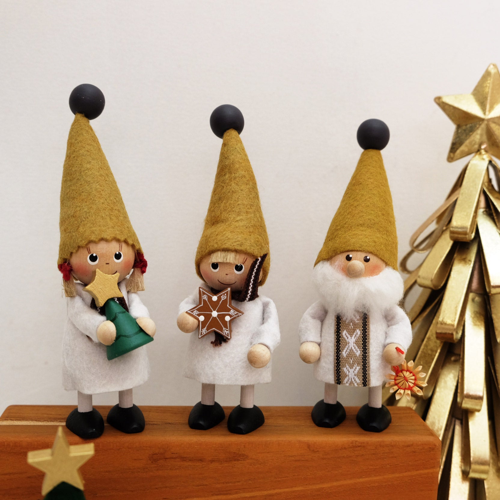 NORDIKA NISSE ノルディカニッセ JULEHYGGE ジンジャークッキーを持っ