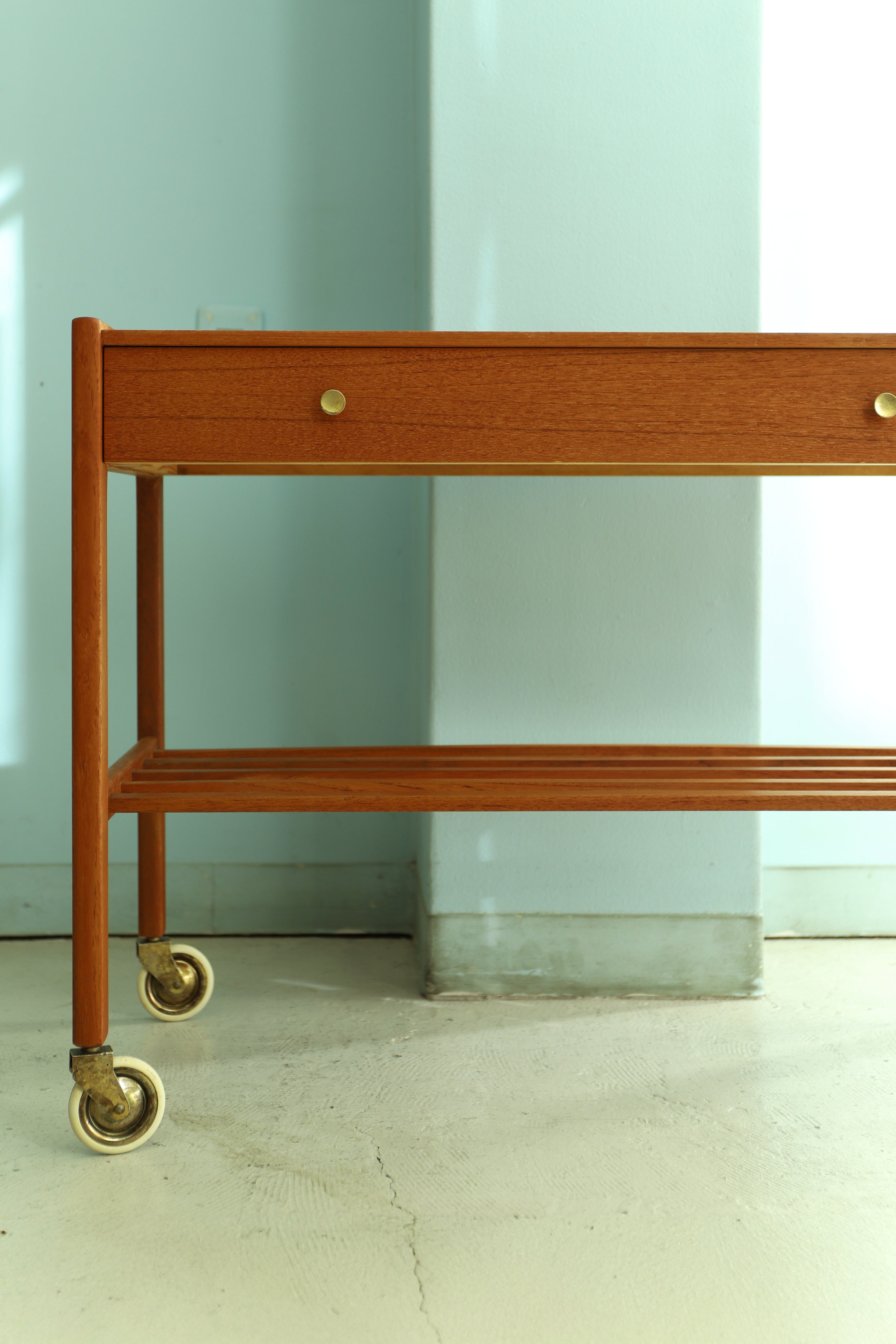 スウェーデンヴィンテージ サイドテーブル キャスター付き 北欧家具