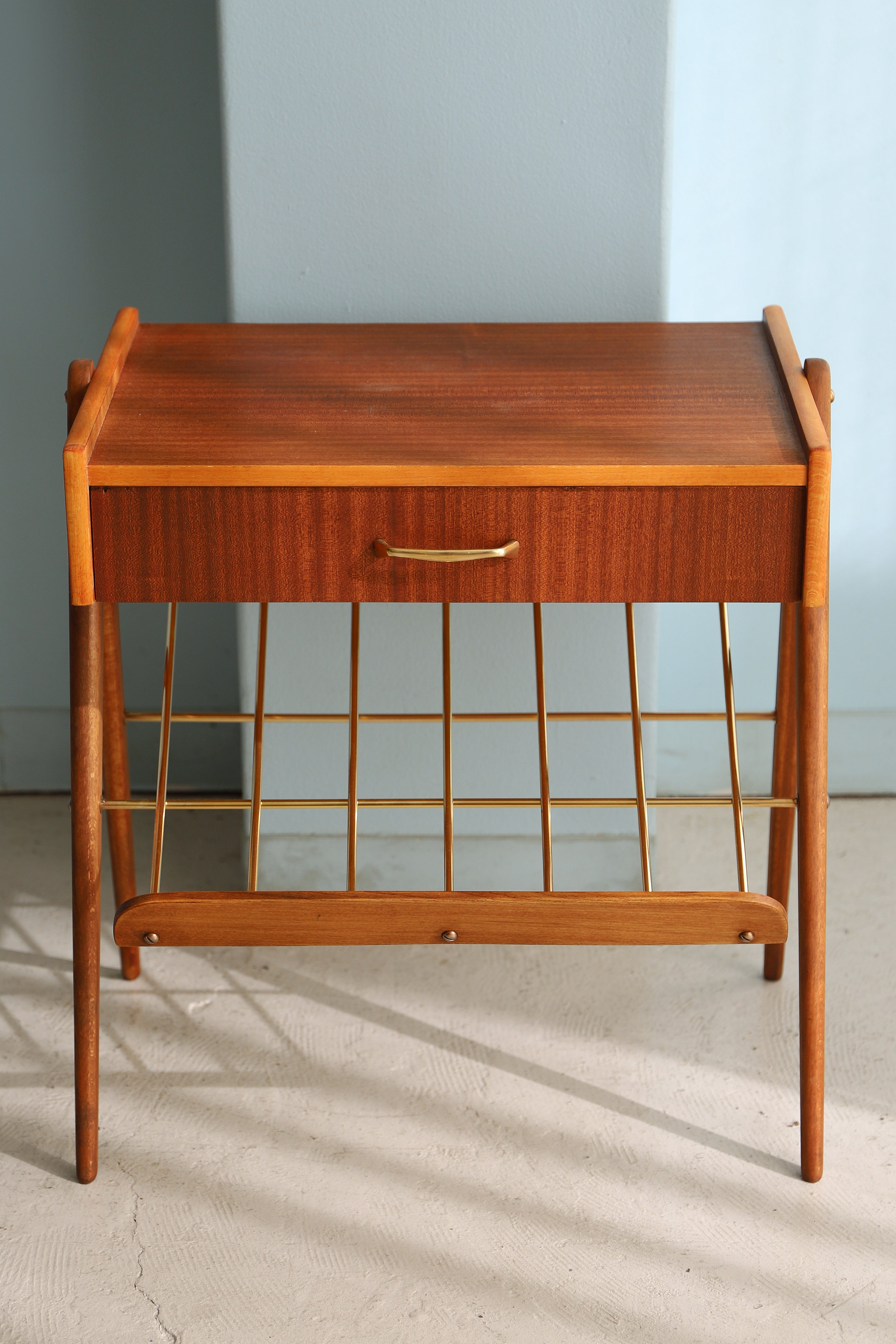 スウェーデンヴィンテージ サイドチェストテーブル マガジンラック