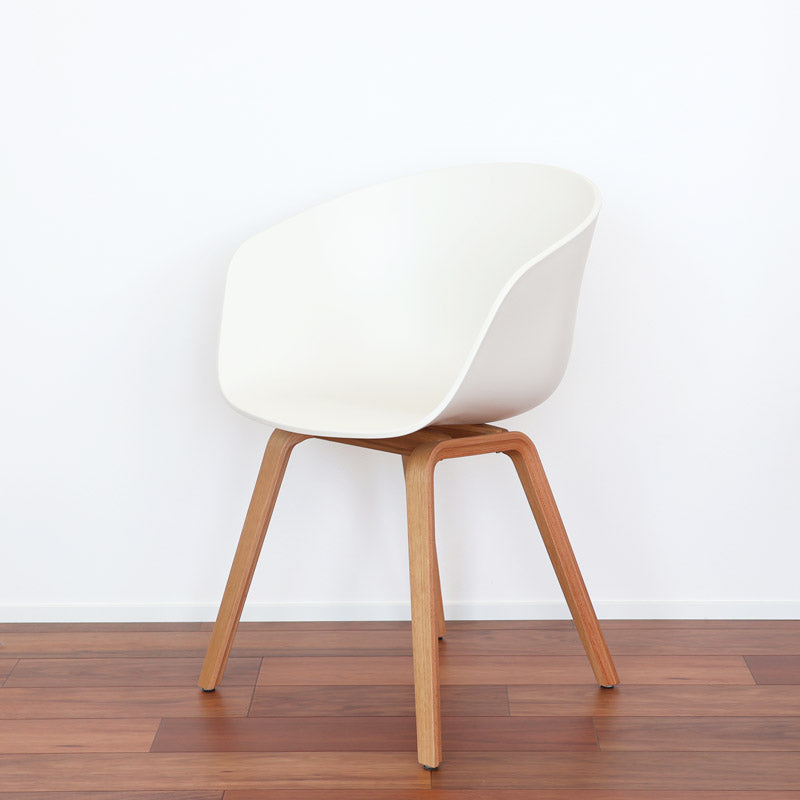 いま、注目のインテリアブランド『HAY』 名作チェアAAC22の魅力