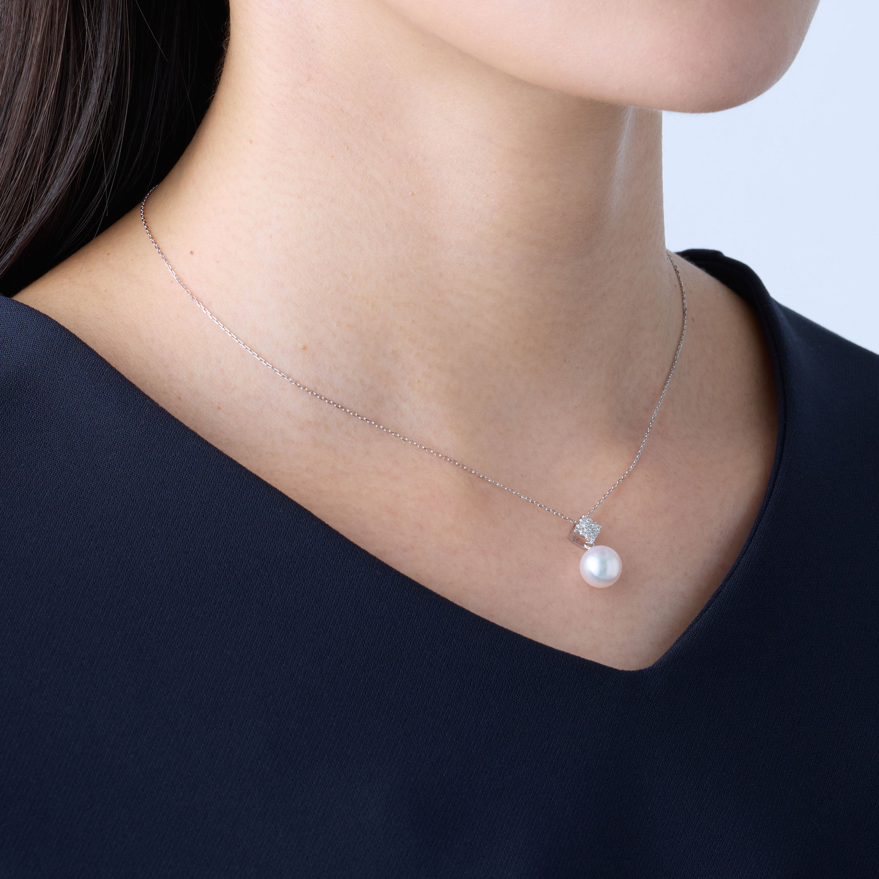 テリ評価100点満点・K18WG・0.09ct / 越物花珠アコヤ真珠ペンダント