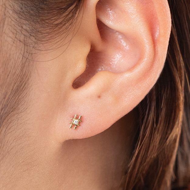 K18「ハッシュ」ピアス(片耳用)｜【オレフィーチェ】Orefice