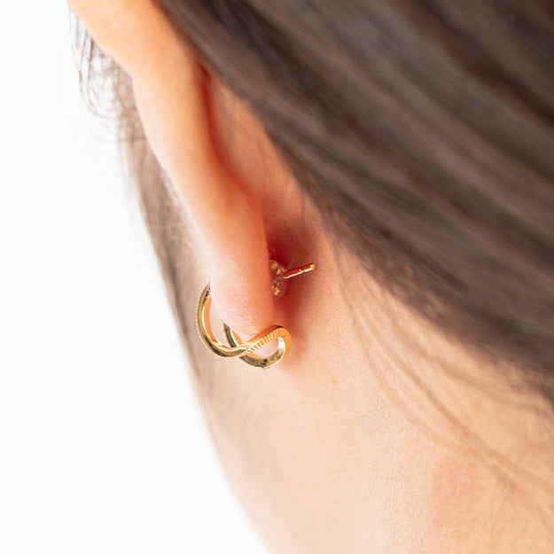 K18/Pt「ダブルフープ・カーヴ」ピアス(片耳用)｜【オレフィーチェ