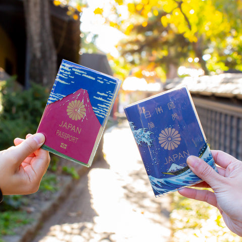 パスポートカバー（赤富士/神奈川沖浪裏） – Shop of Hokusai ｜ 北斎