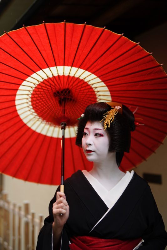 京都の花街～舞妓さん芸妓さんと和傘～ - 日本最古の京都和傘屋 辻倉