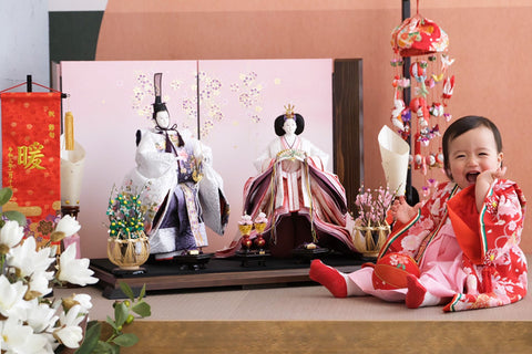 お内裏様とお雛様は、左右どっち？どちらに飾る？男雛と女雛の位置は