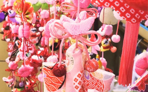 つるし雛は、素敵な謂れやメッセージ。吊るし飾りのひな祭り。桃の節句