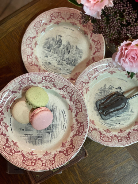 クレイユモントロー窯ピンクカラーのグリザイユ（直径19cm） フランス