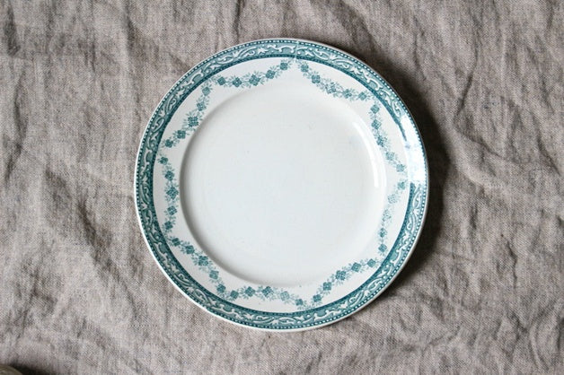 2枚あり！優しげな花柄の皿（プレート） フランスアンティーク食器