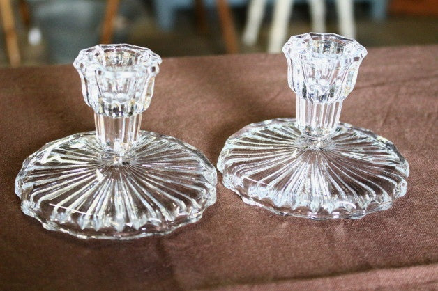 安定感のあるペアキャンドルスタンド（燭台） イギリスアンティーク