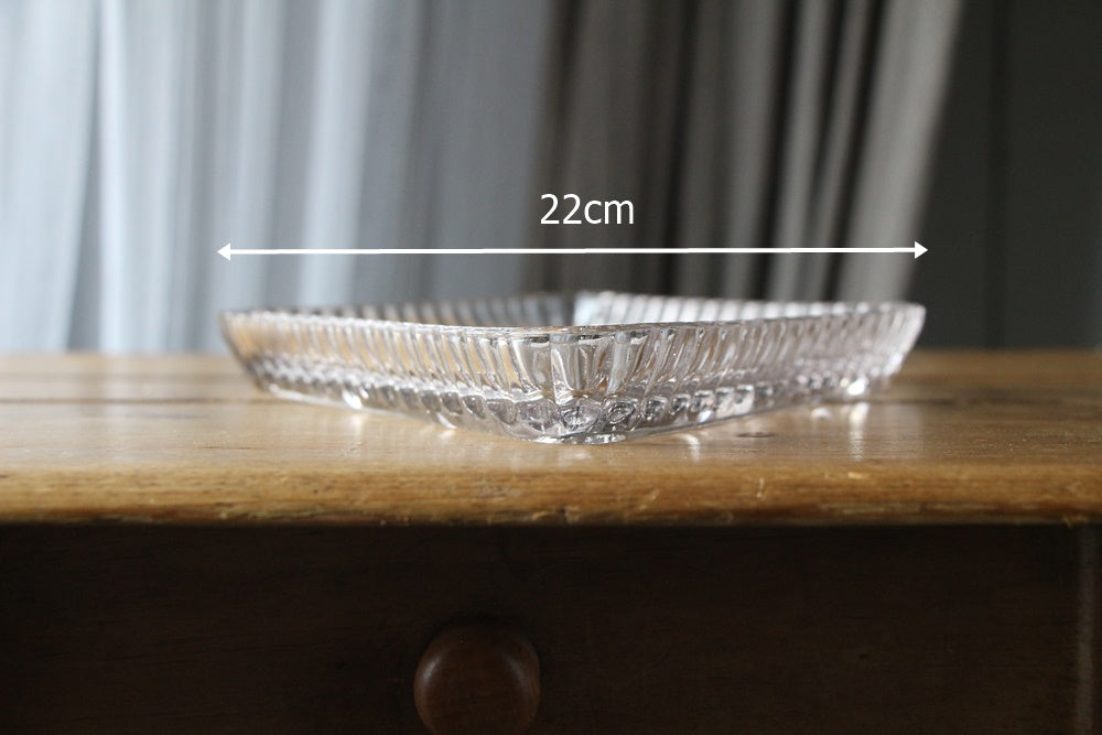 カットが美しい菱形ガラストレー イギリスアンティークガラス雑貨