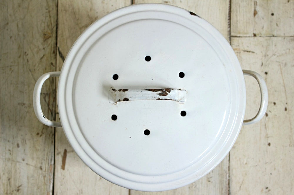 レアな6つ穴と丸型ホーローブレッド缶 イギリスアンティークキッチン