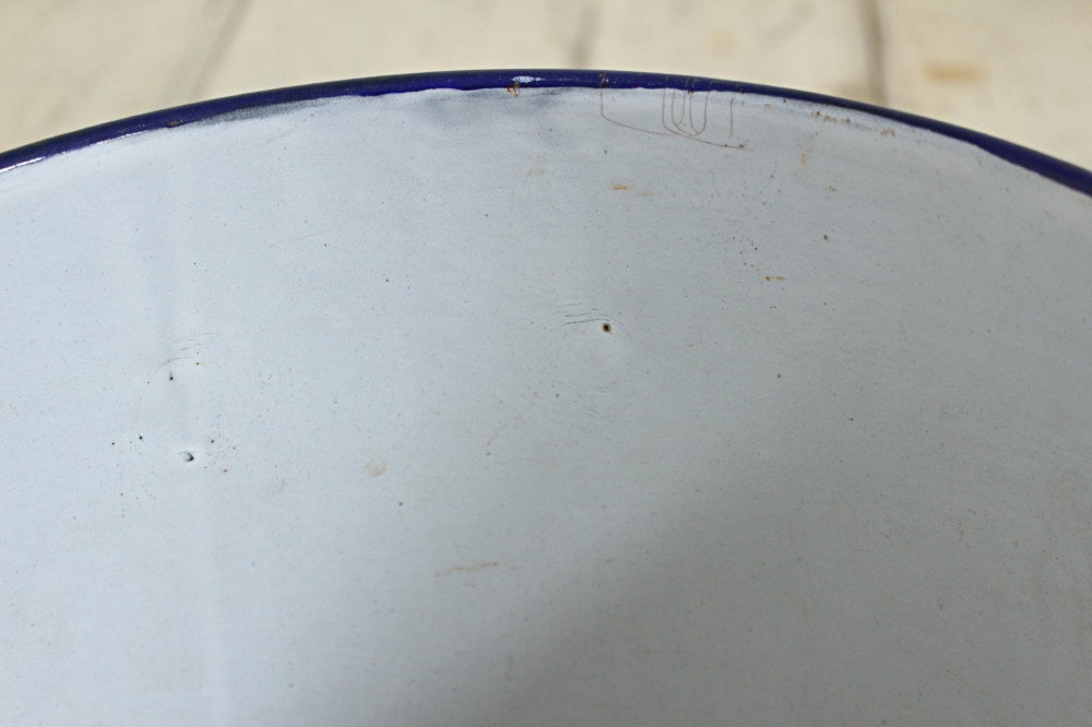 レアな丸型ホーローブレッド缶 イギリスアンティークキッチン雑貨