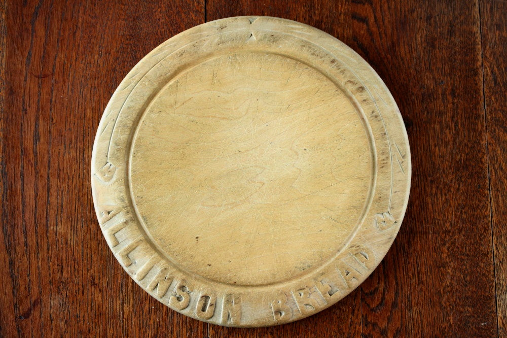 レアなALLINSON（アリンソン）社のブレッドボード（直径28cm