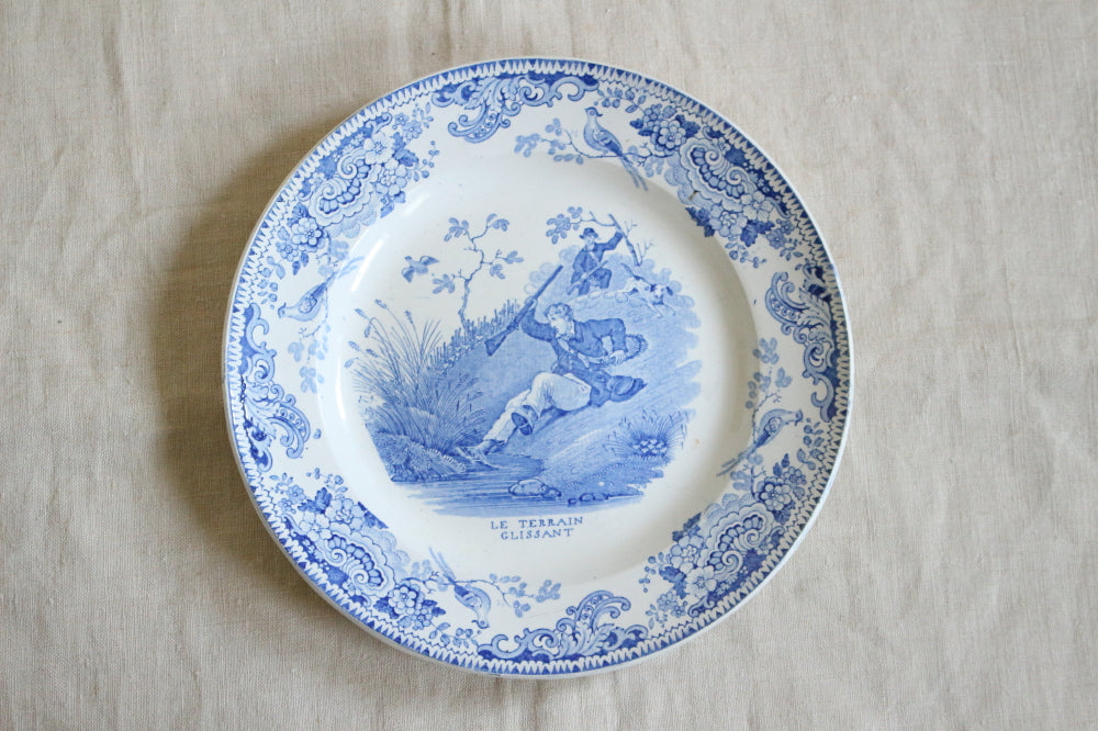 クレイユモントロー窯ブルーのトーキングプレート（直径20.5cm）狩猟