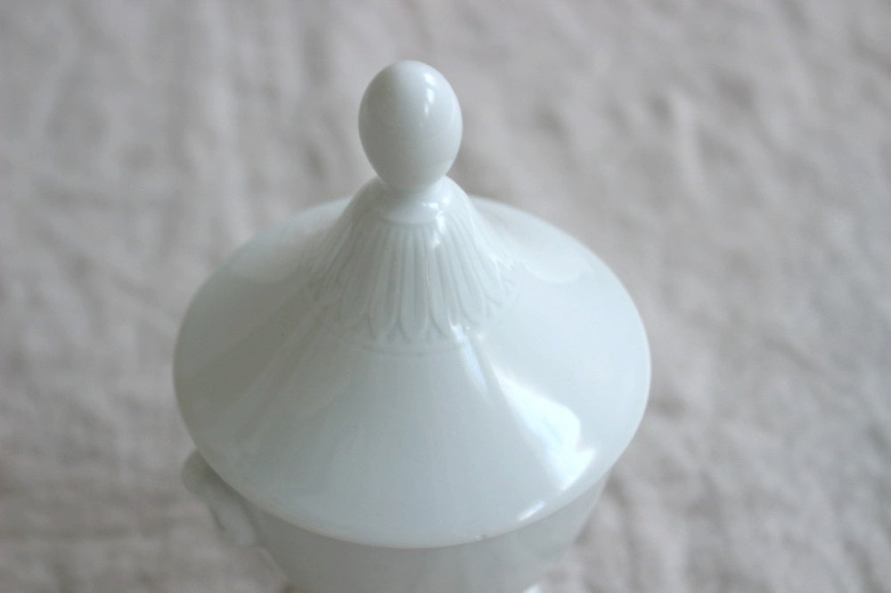 美しい白磁の蓋付きクレミエ（クリームポット）ft241628 フランス