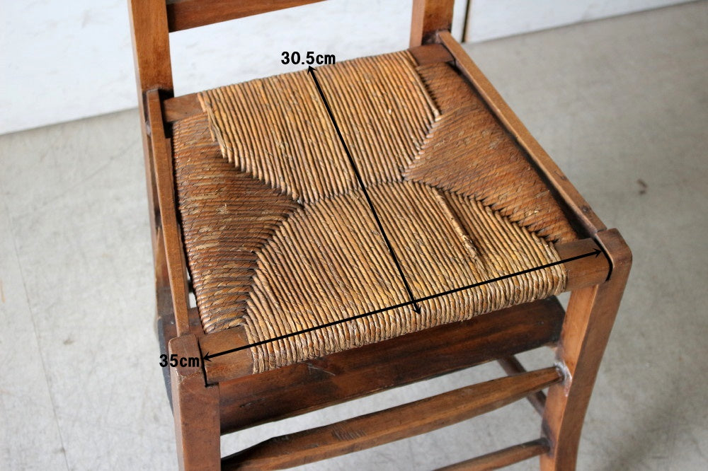 祈祷台にもなるストロー座面のチャーチチェア（高さ101cm） フランス