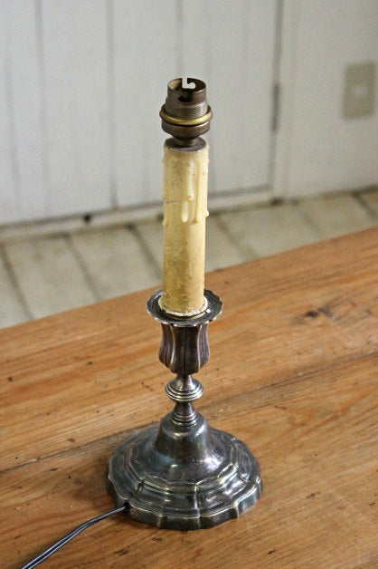 エレガントな美しさが魅力のキャンドル型スタンドライト フランス