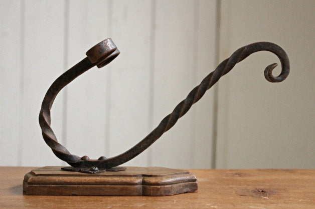 アイアンワークが素敵なシングルフック（壁付き） フランス