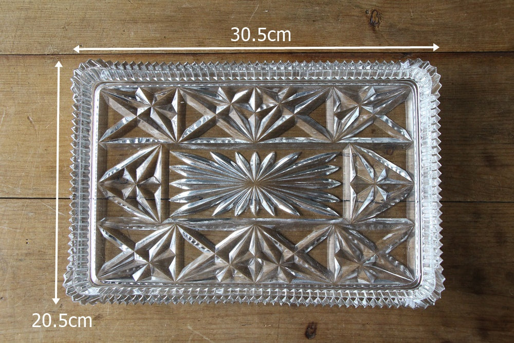 カットが美しいガラストレー イギリスアンティークガラス雑貨