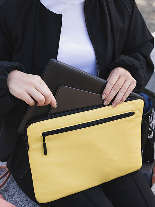 ウィンドウズもOK！軽量で機能的なPCケース – Incase(インケース) 公式通販