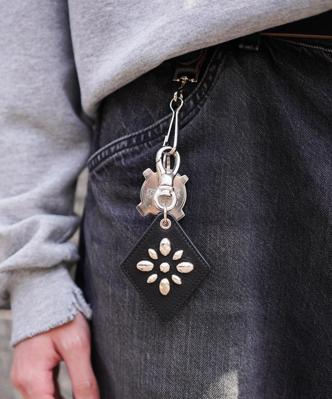 FLOWER STUDS LEATHER KEY HOLDER/フラワースタッズ レザー