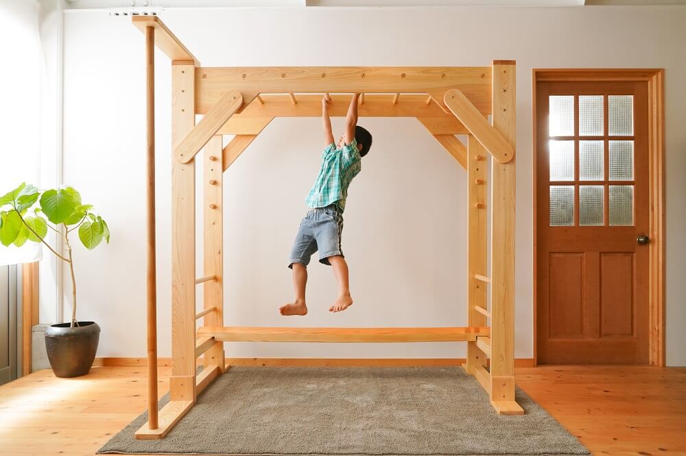 握力低下の防止に 【室内用うんてい】鉛筆を握る、物を持つ。握力低下