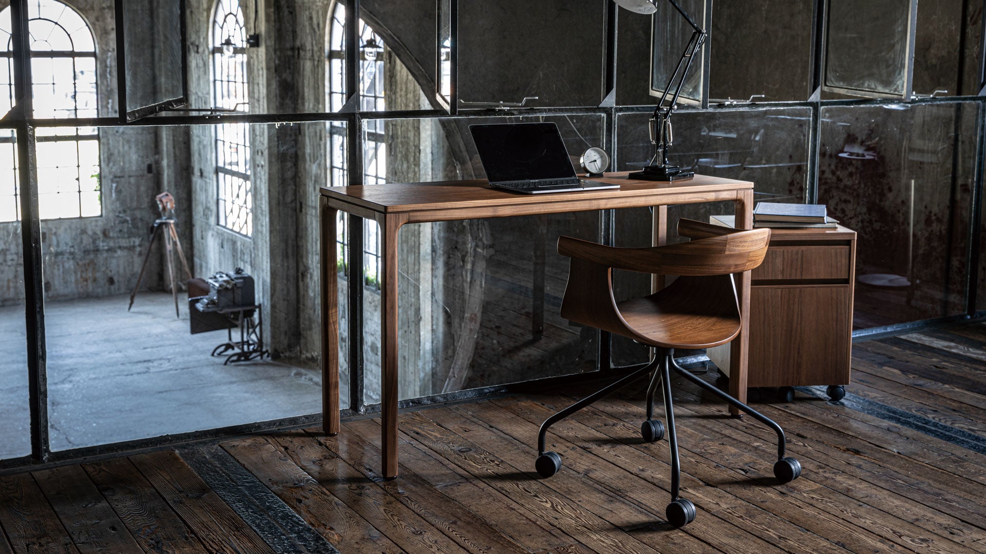 Sale ヴィンテージ 富士ファニチャー キャスター革張りアームチェア