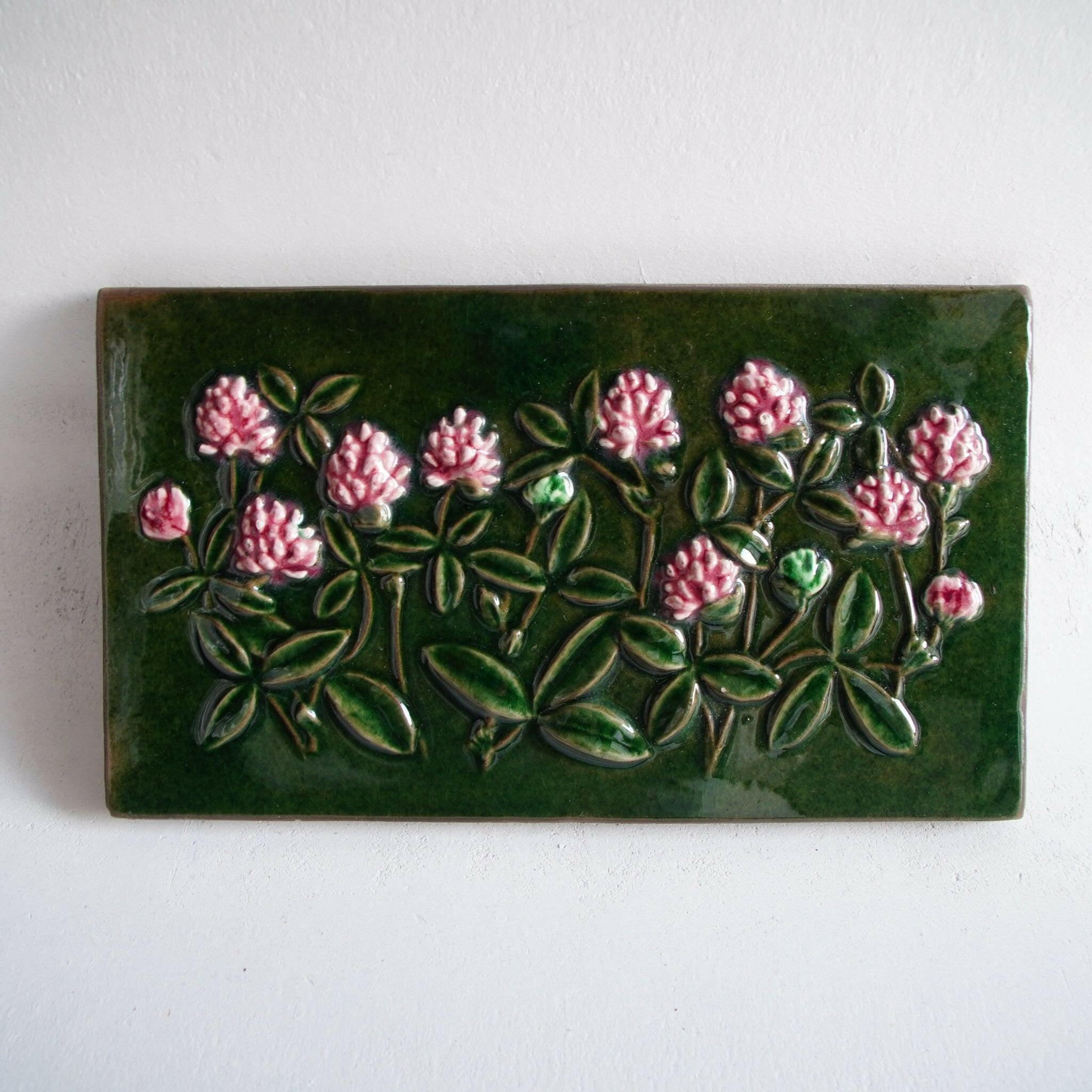 ジイ・ガントフタの陶板——スウェーデンの壁掛けアートの魅力 | 北欧